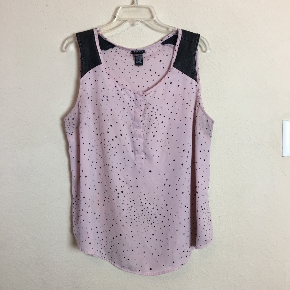 FAUX LEATHER TRIM STAR PRINT TANK - Picture 2 of 7